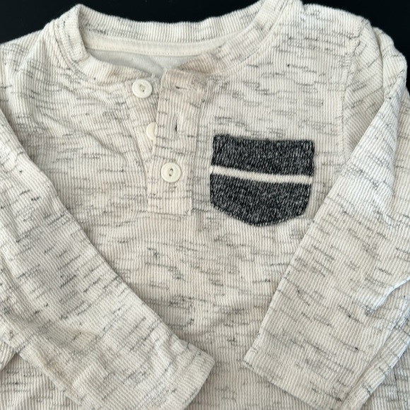 4 sweaters - Picture 7 of 9